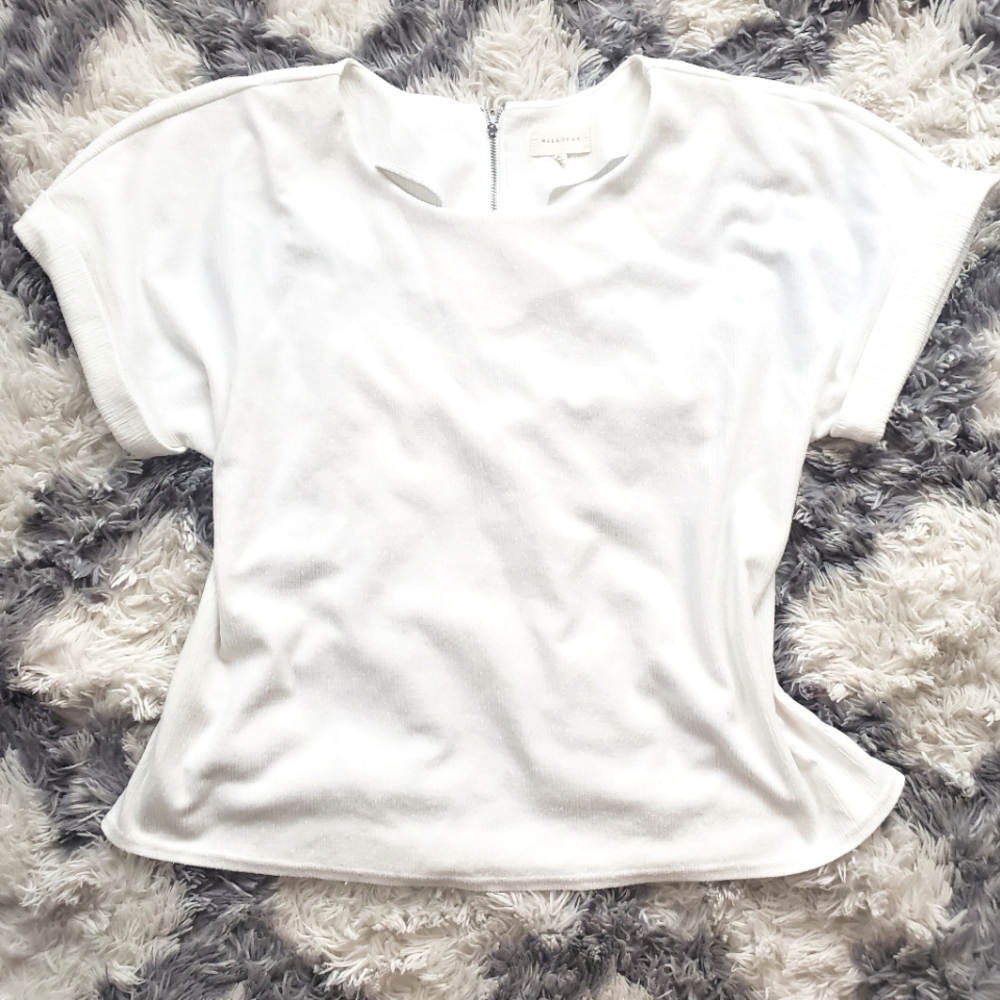 Must have whie top